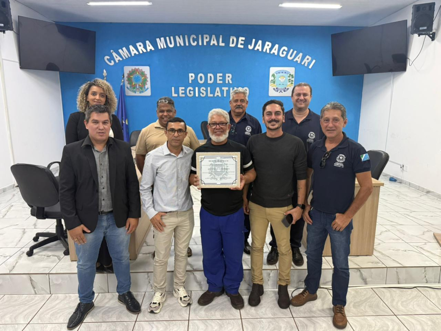 Câmara de Jaraguari homenageia carteiro Etelvino Alves Pereira com Moção de Congratulação