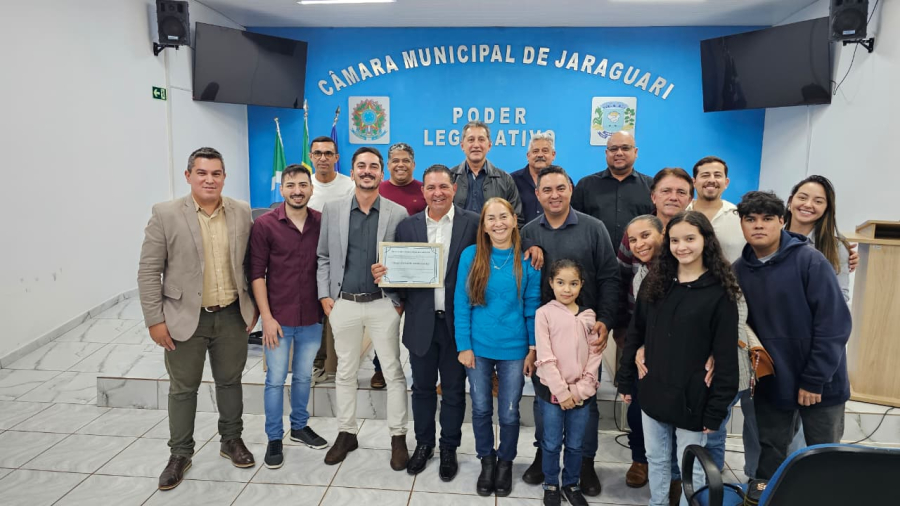 Coronel Matoso recebe Título de Cidadão Jaraguariense das mãos do presidente da Câmara, Peterson Xavier